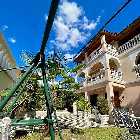 Guest House Pulake Berat Exterior foto