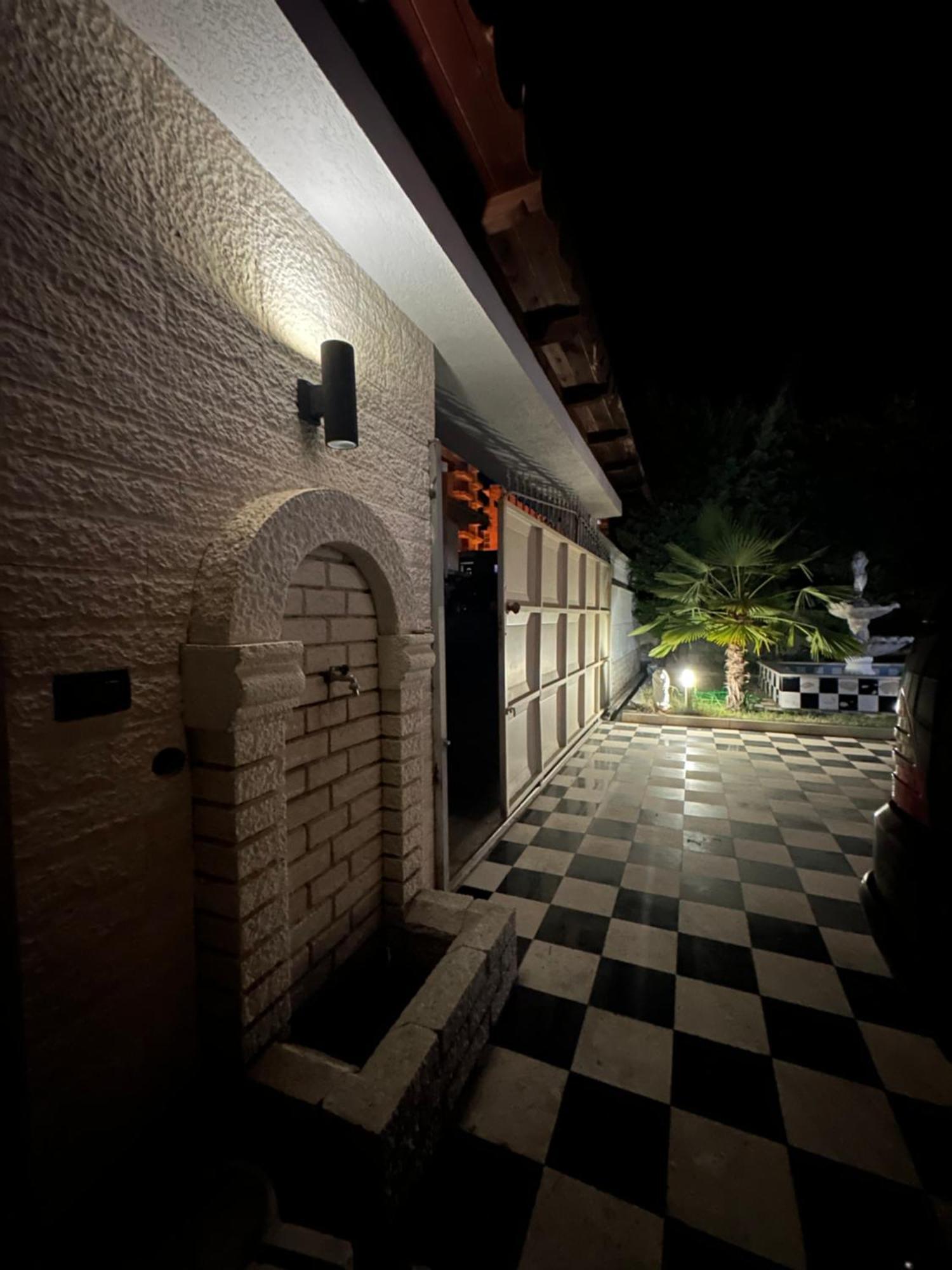 Guest House Pulake Berat Exterior foto
