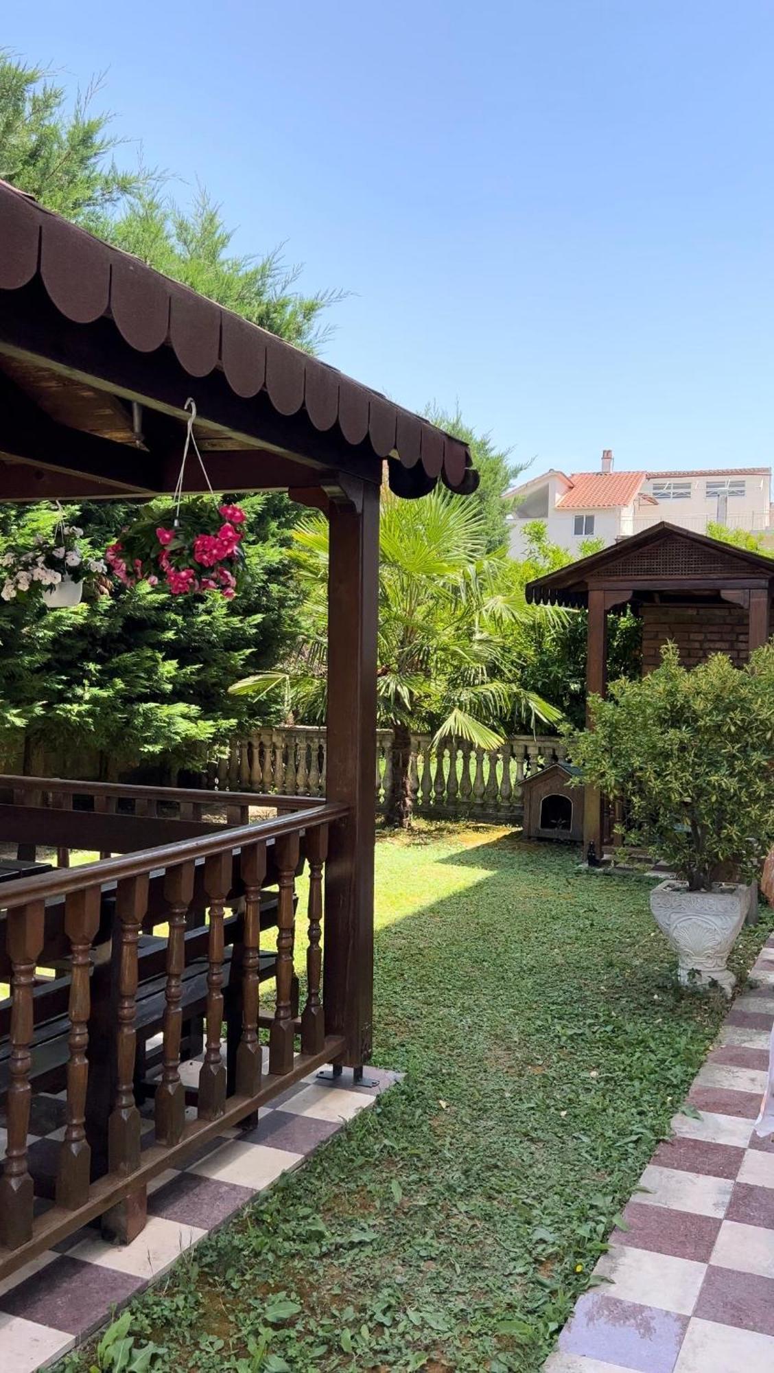 Guest House Pulake Berat Exterior foto