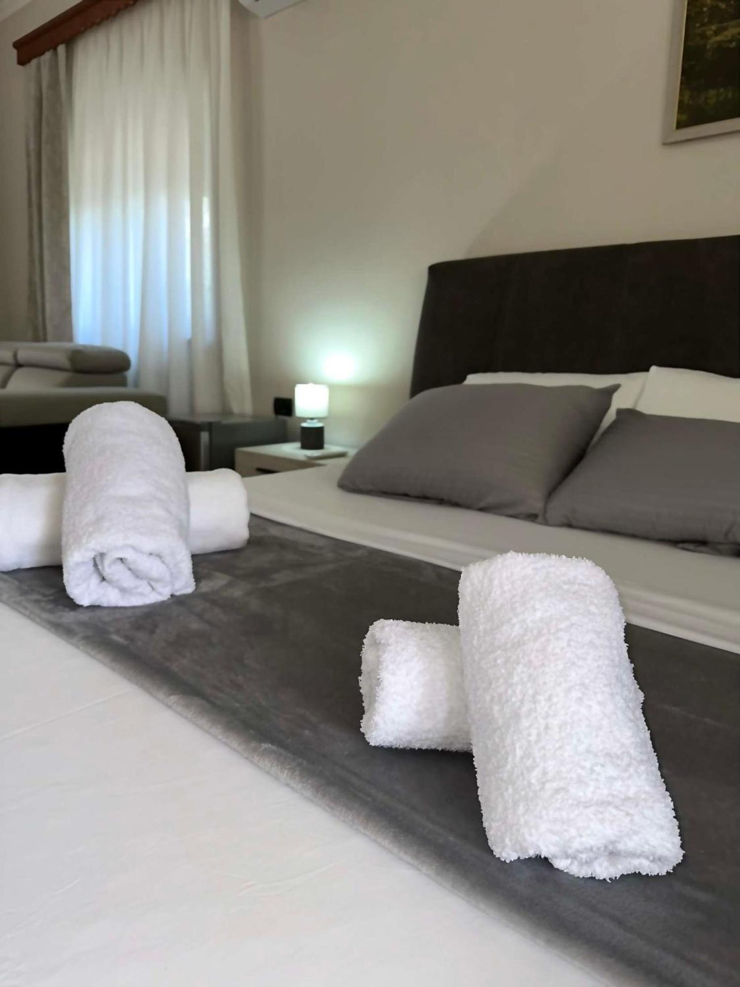 Guest House Pulake Berat Exterior foto