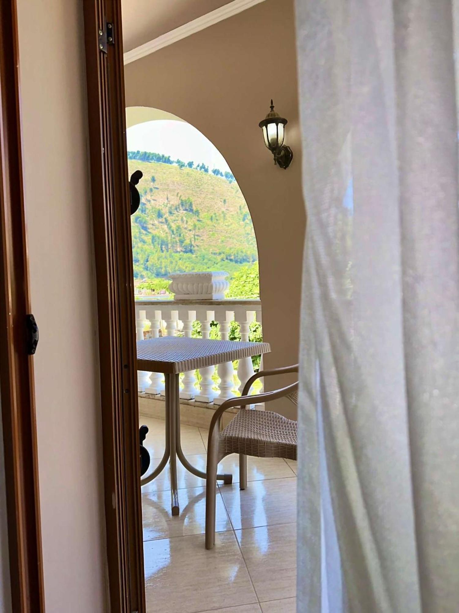 Guest House Pulake Berat Exterior foto