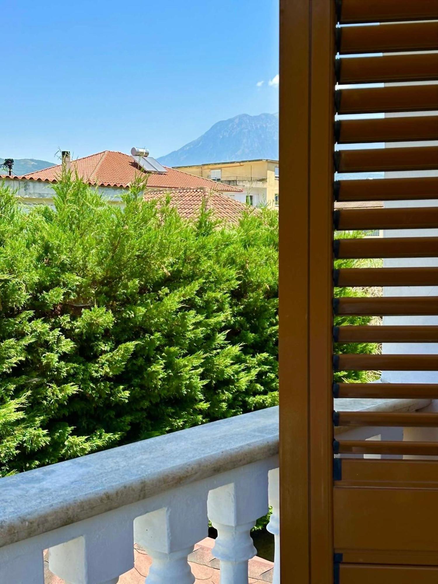 Guest House Pulake Berat Exterior foto