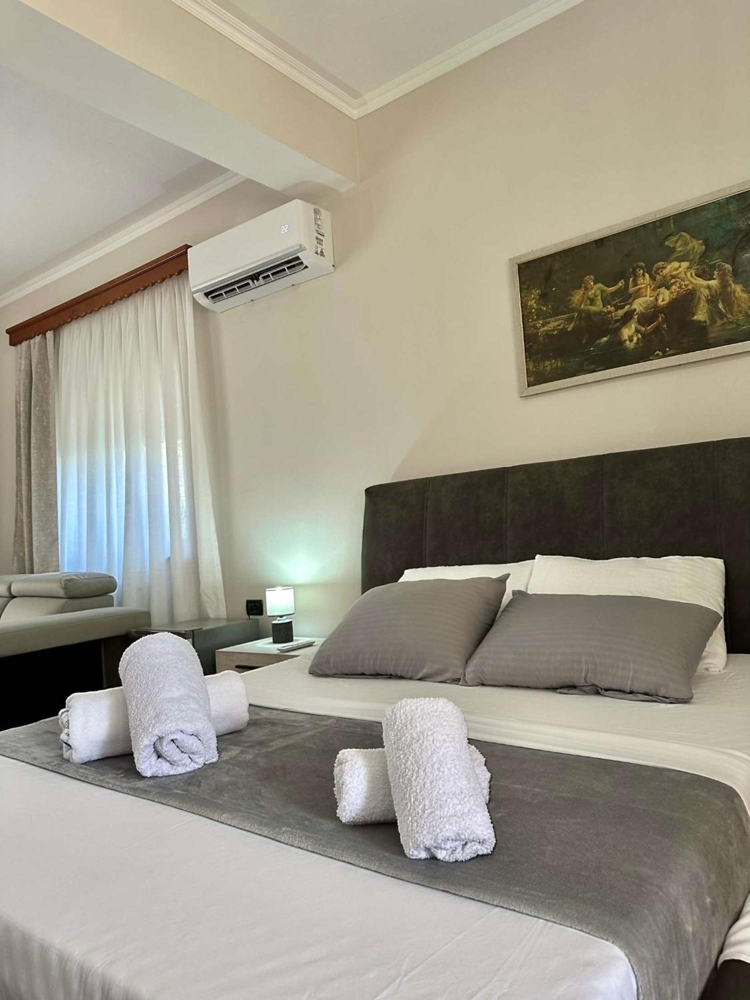 Guest House Pulake Berat Exterior foto