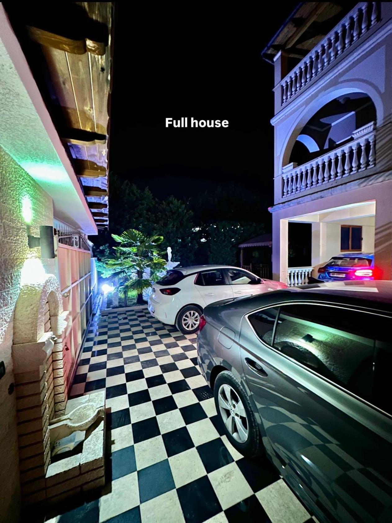 Guest House Pulake Berat Exterior foto